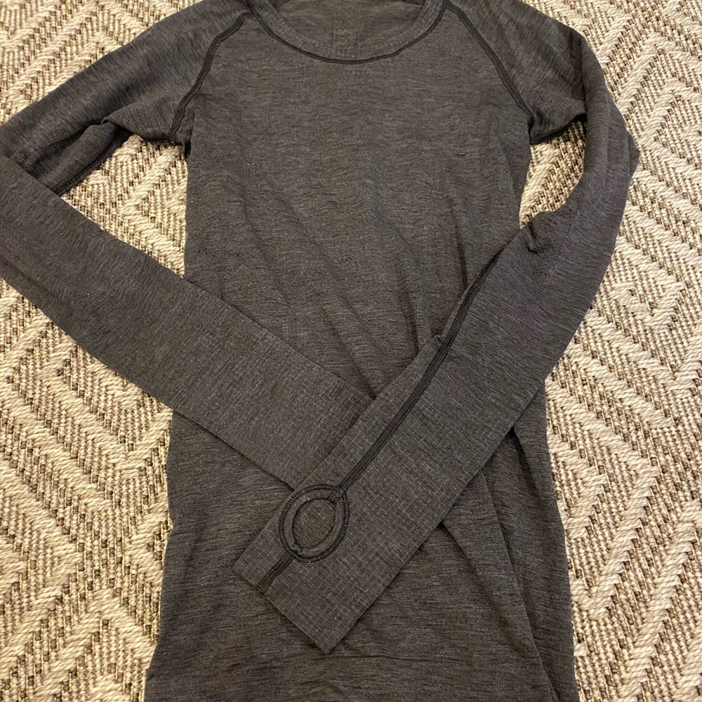 lululemon swifty tech *has a hole*